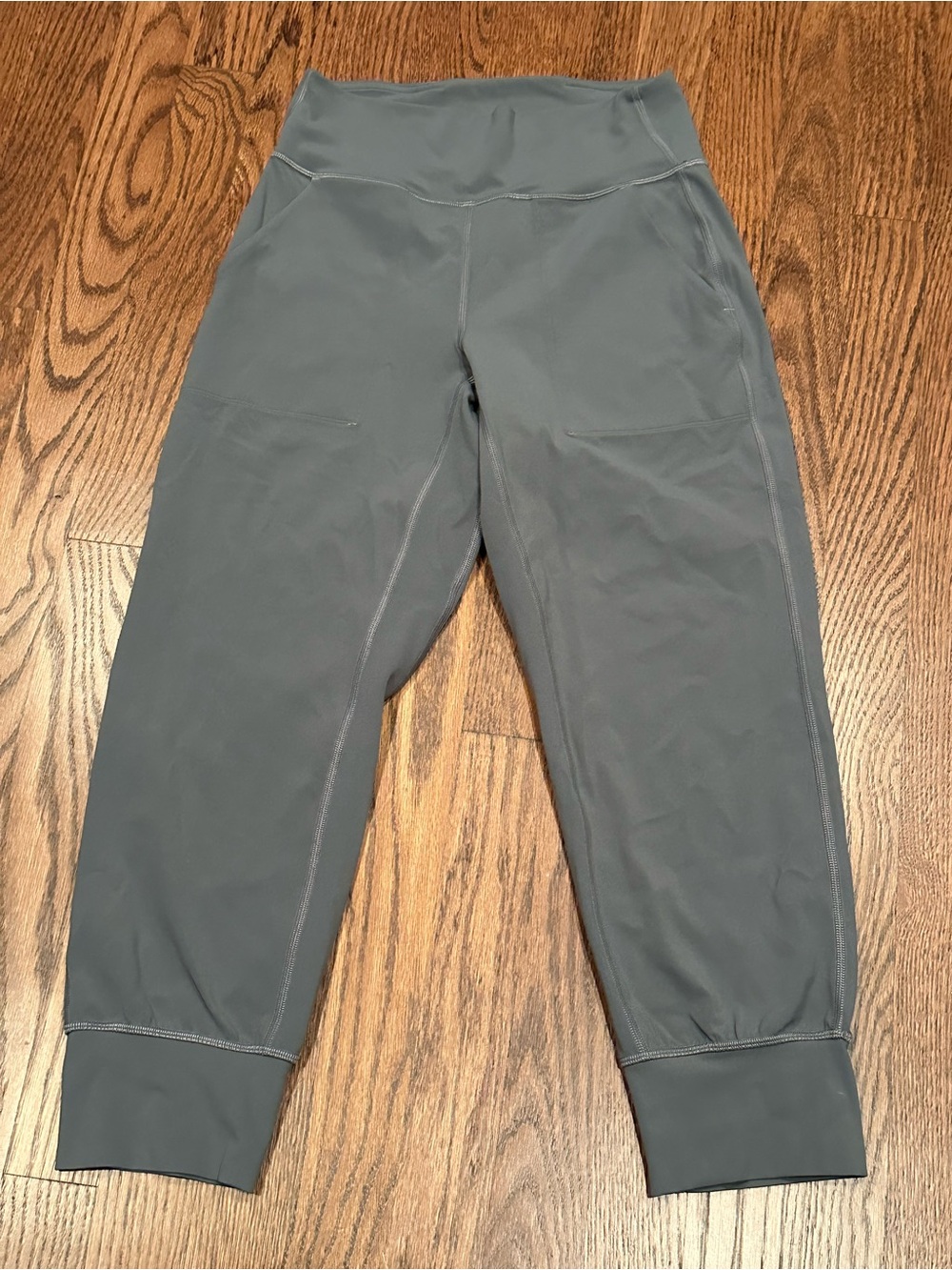Lululemon Align Gray Jogger Pants short girl friendly size 4